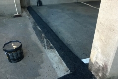 Parkkihallin vuotavan elementtisauman korjaus